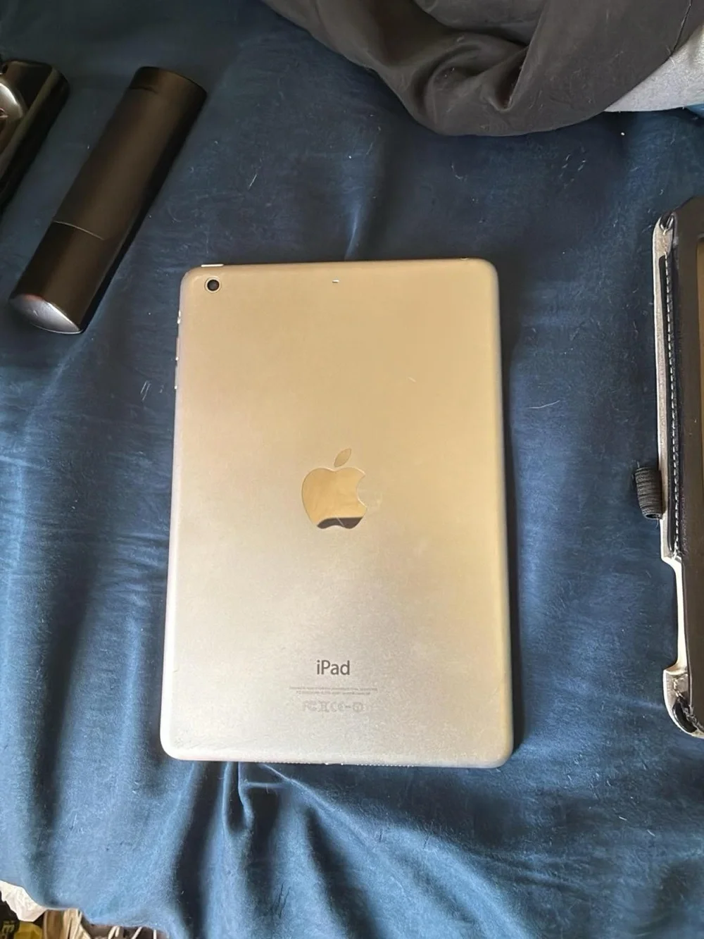 Apple White iPad with Front Camera and Home Button